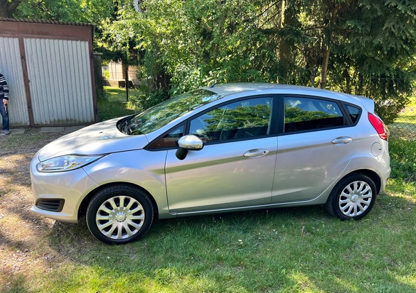 Ford Fiesta cena 31600 przebieg: 153000, rok produkcji 2016 z Milanówek małe 37